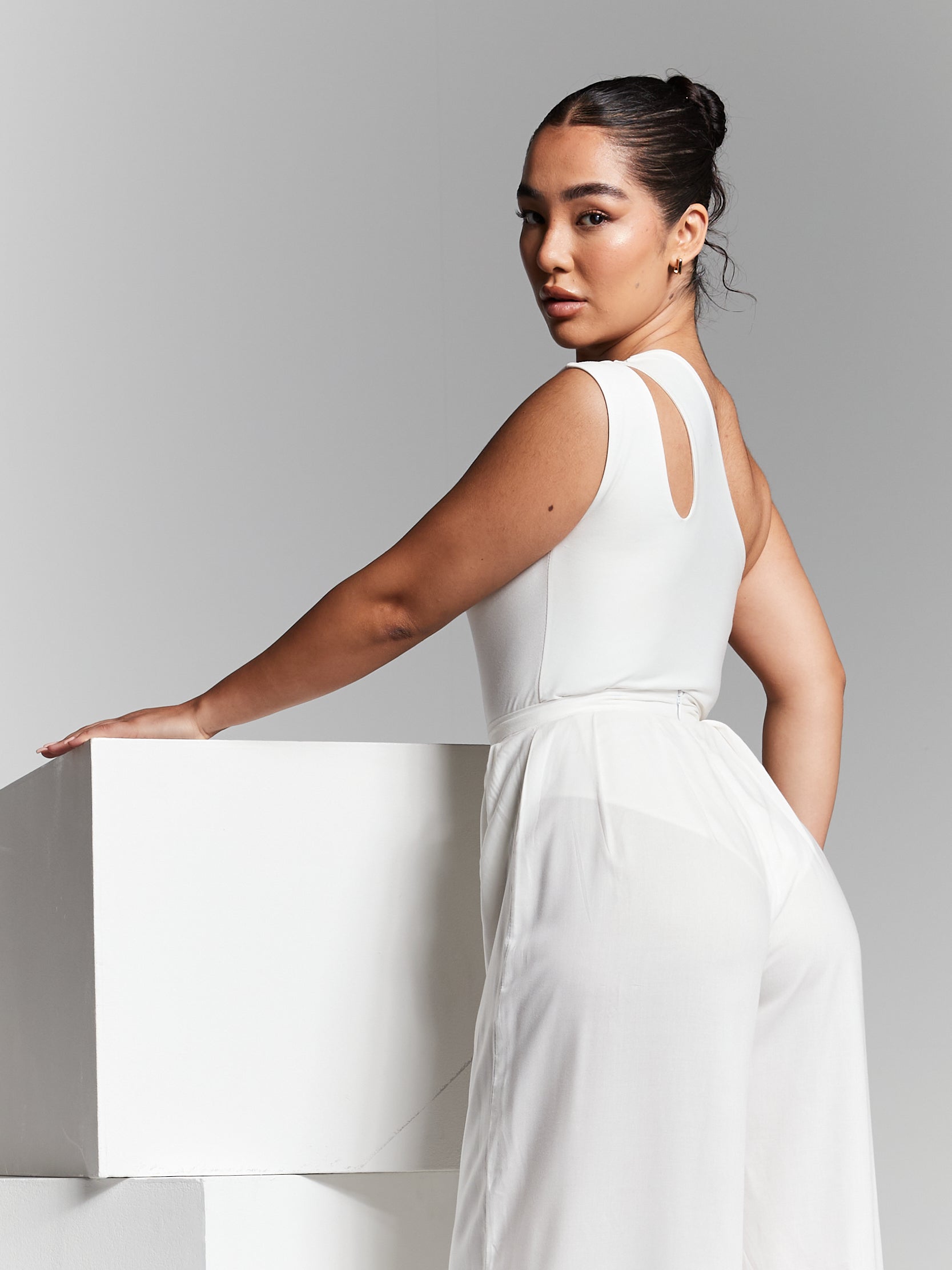 Sustainable Fashion: Crafted from eco rayon, a regenerated cellulose fiber made from sustainably sourced wood pulp, these trousers are a symbol of responsible fashion. By choosing these trousers, you are not only embracing style but also supporting a more eco-friendly approach to clothing