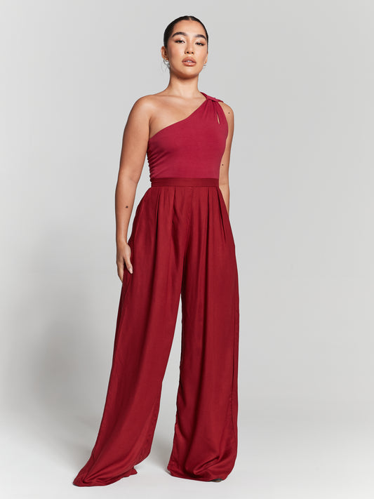 Burgundy High waisted pleated wide leg trousers. Maroon high rise box pleated wide leg straight flared trouser red high rise waist pressed pleats flared extra wide leg straight pants. invisible zip fastening non stretch flattering press wide waistband sits on your natural waist full length flared trousers Womens high rise pleated wide leg trouser ladies red pleated high waist wide leg flares. Choose sustainability without compromising on style. 